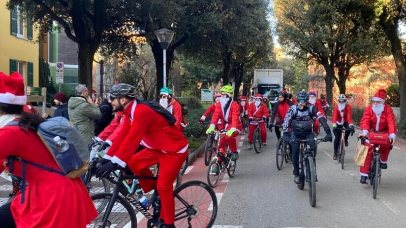 Babbi Natale in bici ©Bologna Today