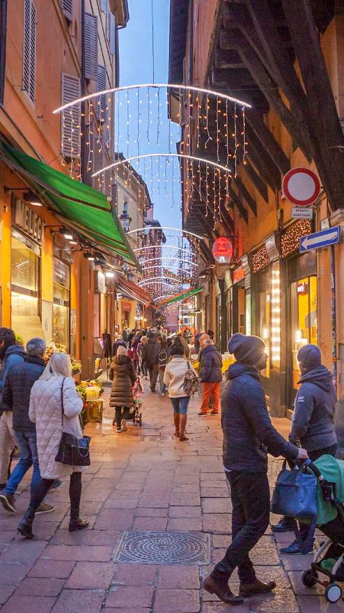 Via Drapperie, Natale a Bologna