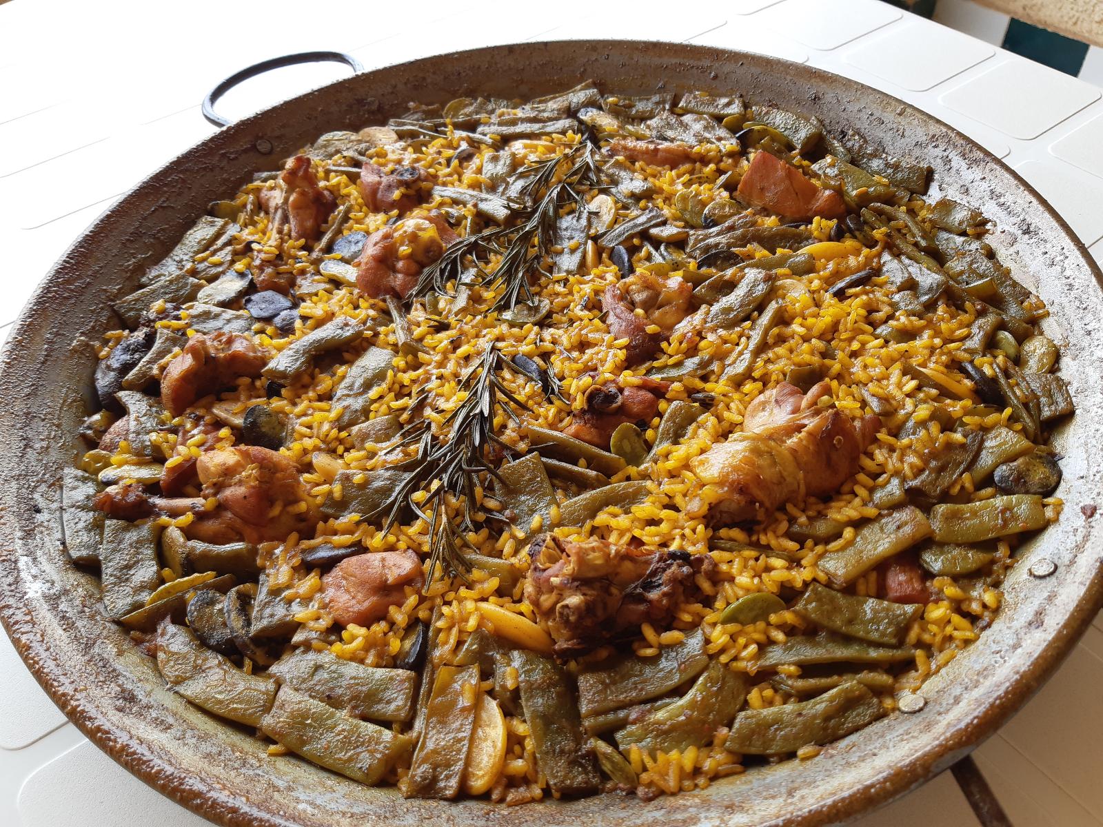 Festa della Paella e della Sangria a FICO Bologna