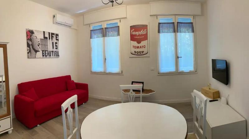 Cozy Apt 2 Bedrooms & Parking 10 min Main Square