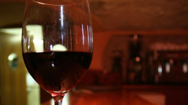 Wine bars, taverns, wineries
