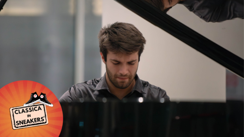 Amir Salhi | Classica in sneakers