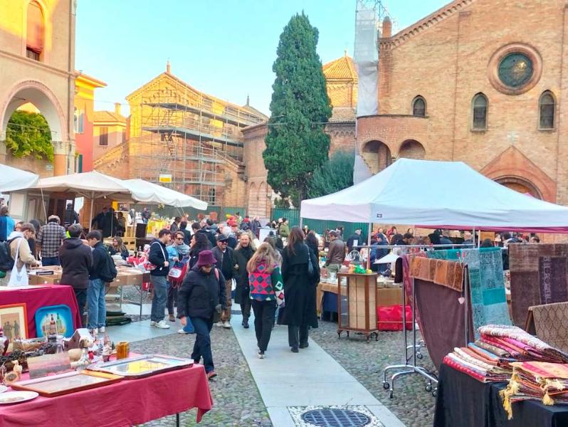 Vista del mercato su Piazza S.Stefano
