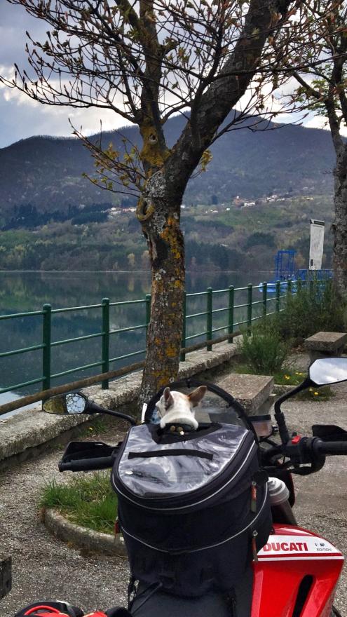 Giro in moto Ducati su Lago di Suviana, Bologna ©donneinsella.com