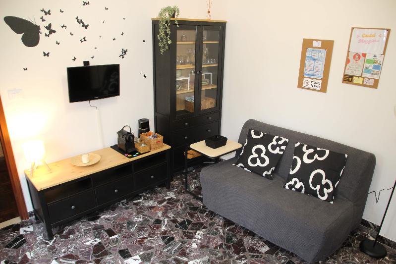 Cucina con divano letto - kitchen with a queen-size sofa bed