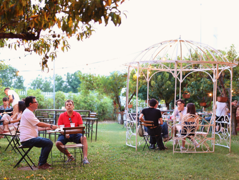Aperitivo in frutteto