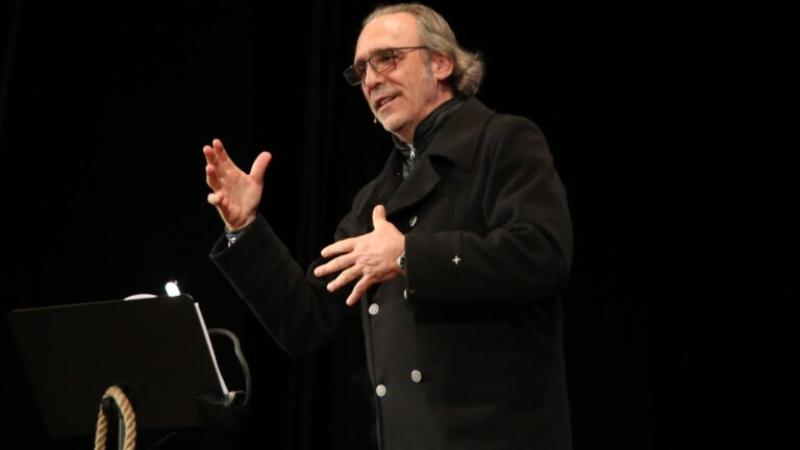 Il talento di essere tutti e nessuno Il talento di essere tutti e nessuno