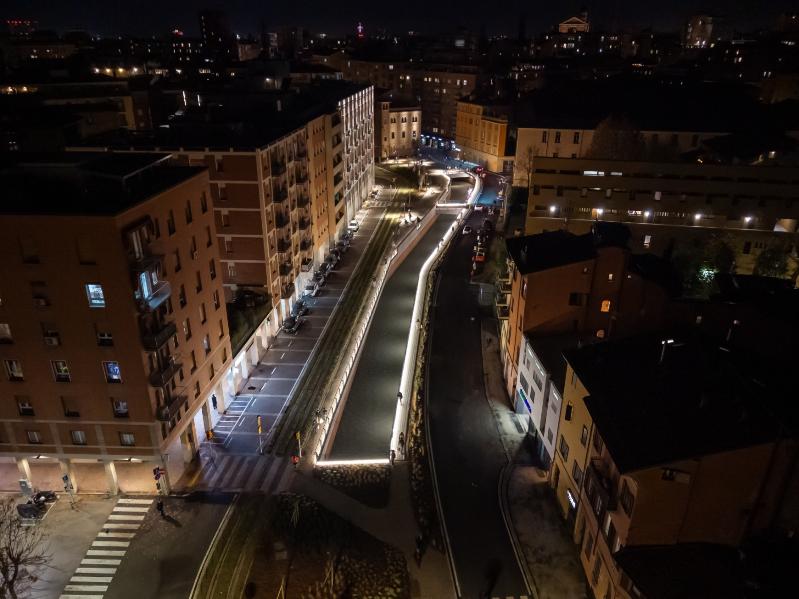 Via Riva di Reno - vista aerea del canale di notte
