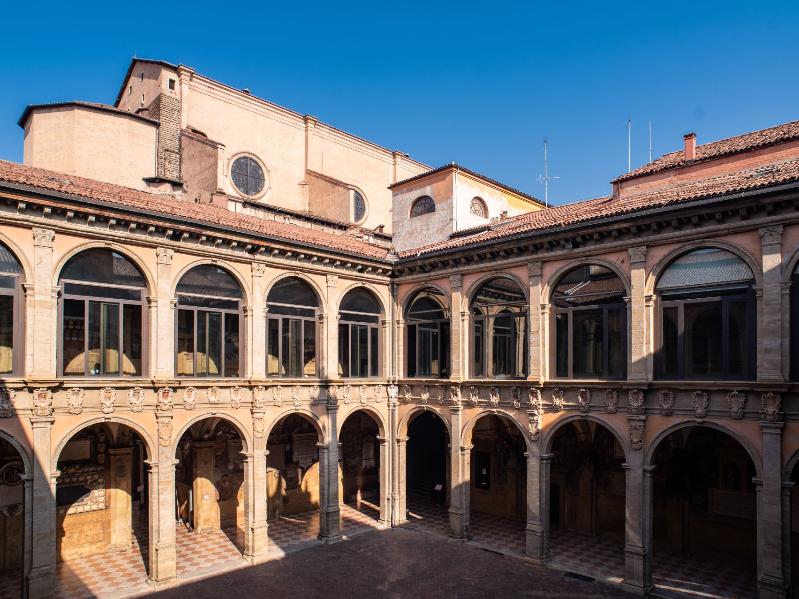 Archiginnasio - Cortile visto dal primo piano  | Stefano Laddomada - Per gentile concessione della Biblioteca comunale dell'Archiginnasio, Bologna