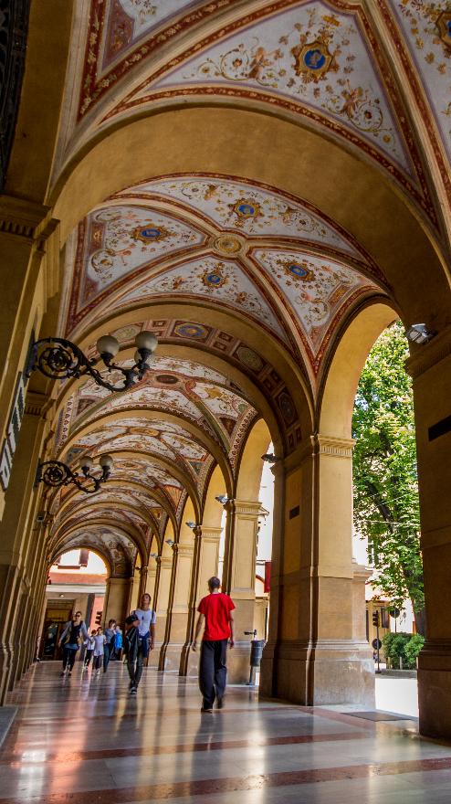 Porticoes of Piazza Cavour, Bologna Welcome CC BY 4.0