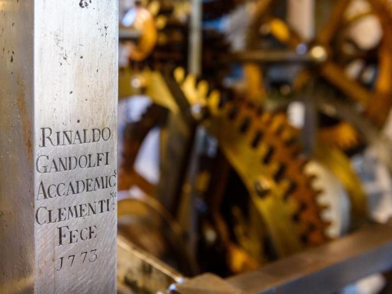 Dettaglio incisione su meccanismo di Torre dell'Orologio, Bologna ©Giorgio Bianchi per Comune Bologna