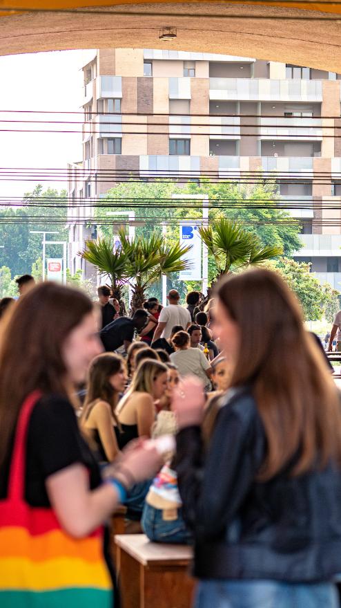 Apertivo in Piazza Lucio Dalla, Bolognina ©Wildlab