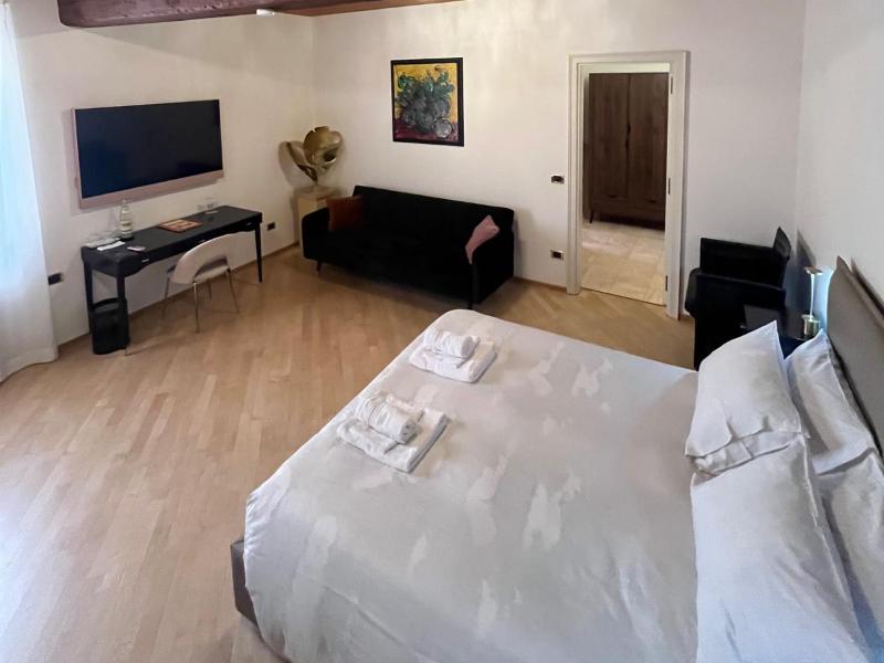 Camera Piazza Maggiore