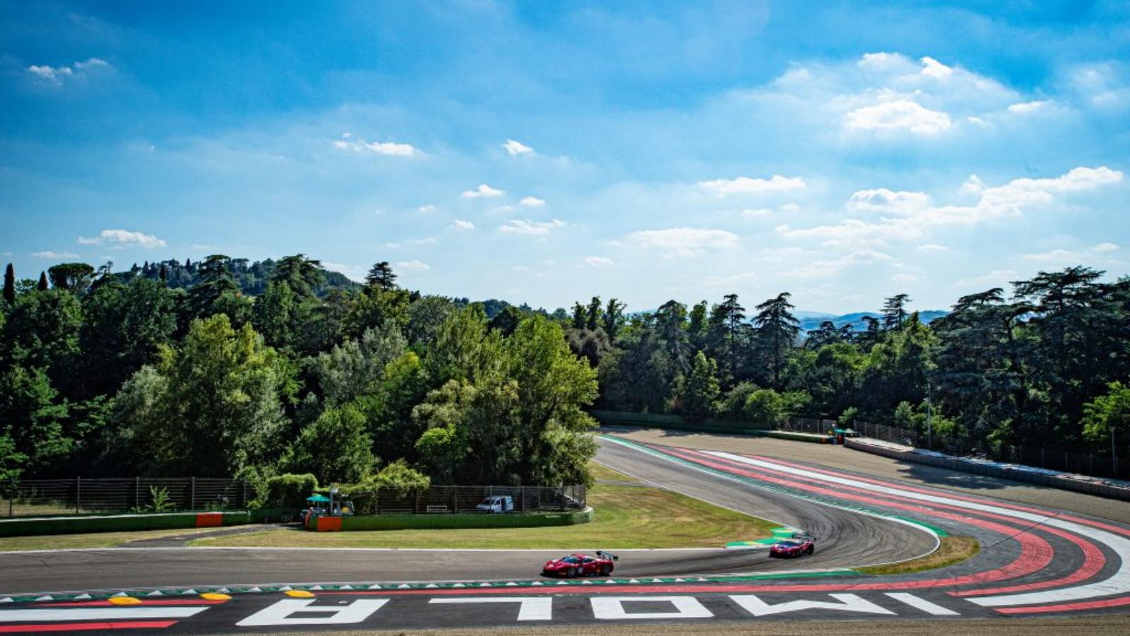 Imola-BO-Autodromo-Ferrari-in-pista-Archivio-Autodromo-Imola-ph_-Stefano-Calamelli350-CC-BY-NC-ND-4_0