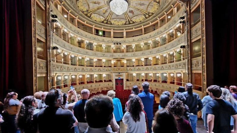 Il teatro si svela