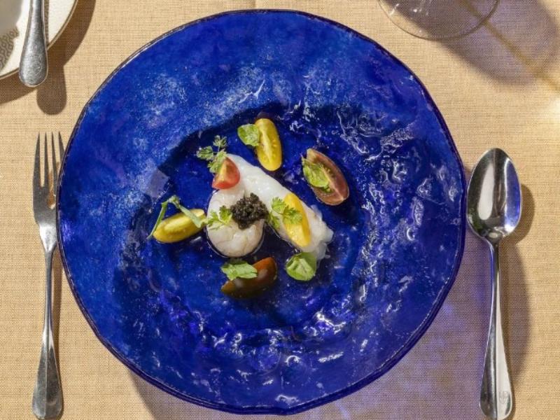 San Domenico, cigalas crudas y caviar, agua de tomate con aroma de albahaca y lemongrass, vía IG @sandomenicoimola