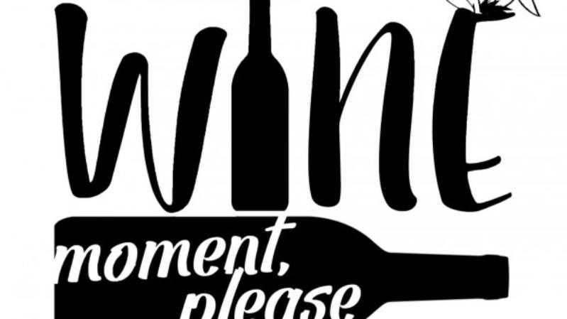 Logo wine moment