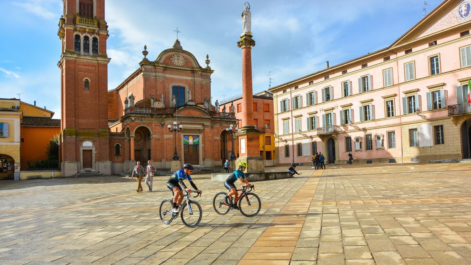 Ciclisti a Imola