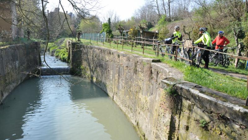 The flatlands on bike: the Canale Navile from Bologna to Castel Maggiore