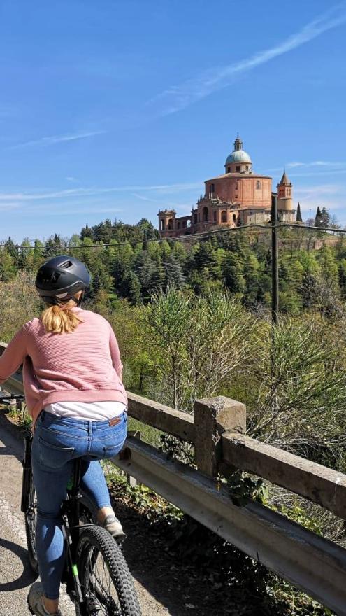Bologna by bike: rent-a-bike, tours and much more on eXtraBO