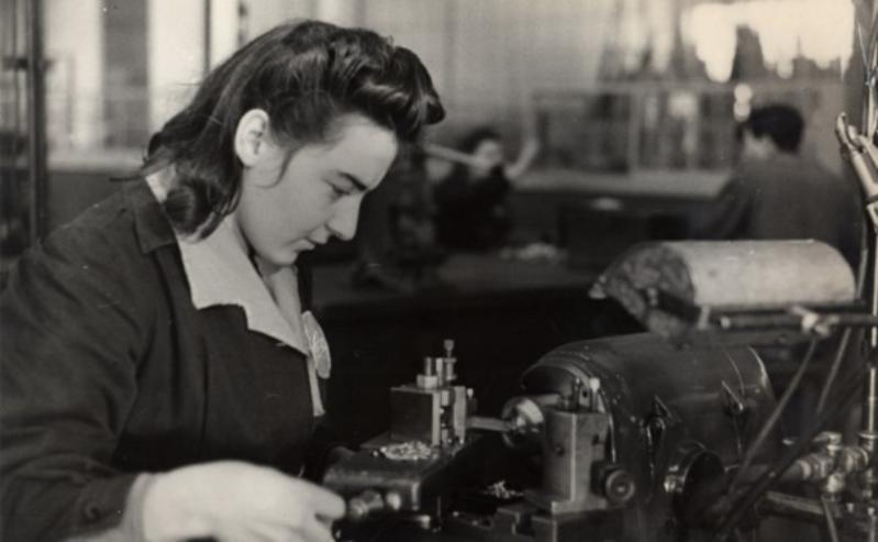 Professional training, female labour and industry in Bologna, 1946-1970