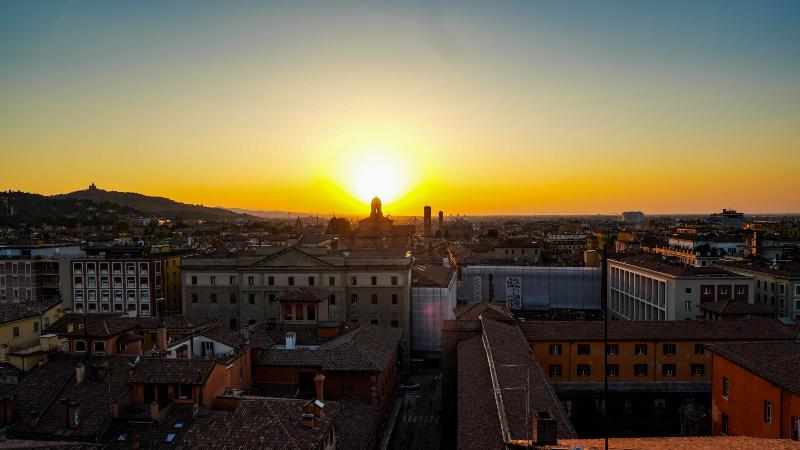 Panorama sui colli e San Luca dalla Torre dell'Orologio 