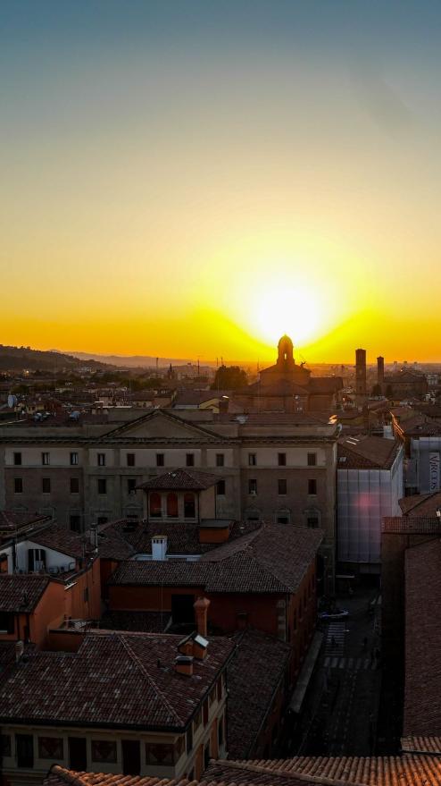 Panorama sui colli e San Luca dalla Torre dell'Orologio 