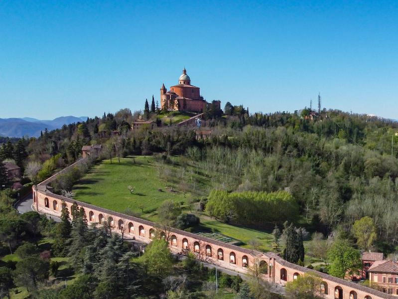 Самый длинный в мире портик ЮНЕСКО в святилище Святого Луки Самый длинный в мире портик ЮНЕСКО в святилище Святого Луки