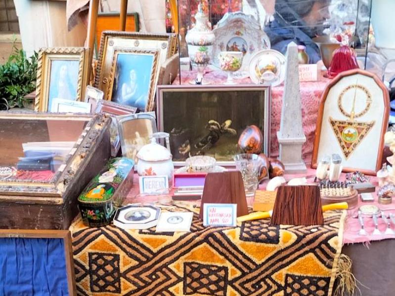 Bancarella dell'antiquariato