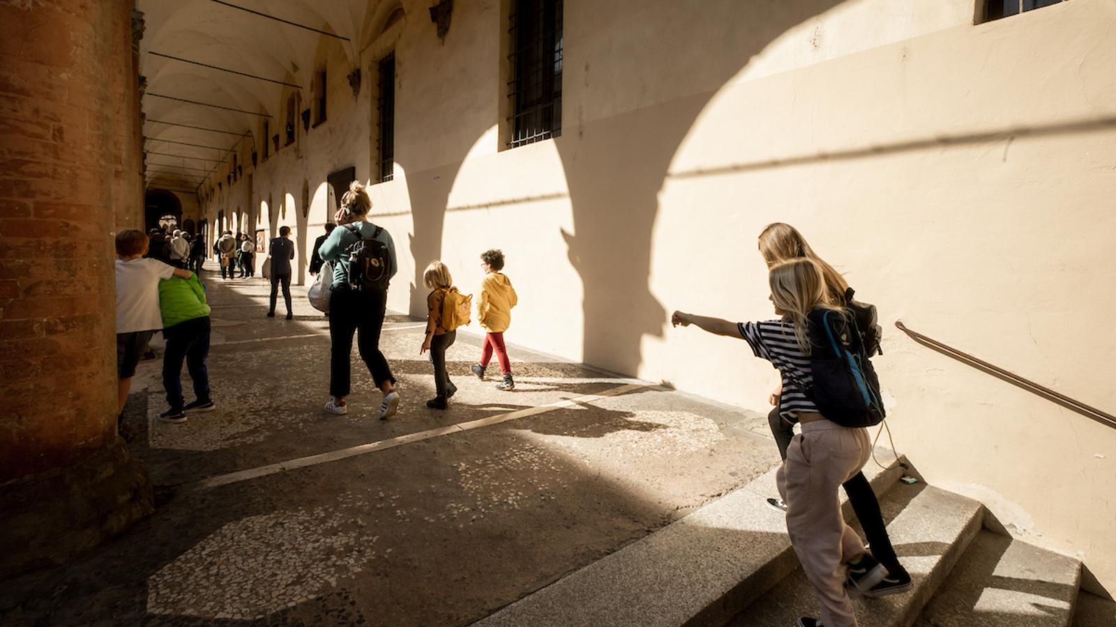Portico dei Bastardini - Bambini che giocano ©Lorenzo Burlando